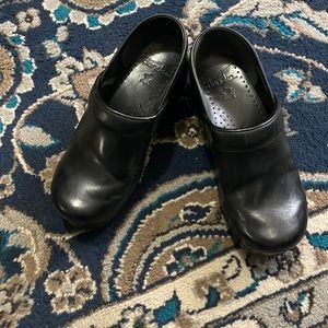Black leather Dansko size 8